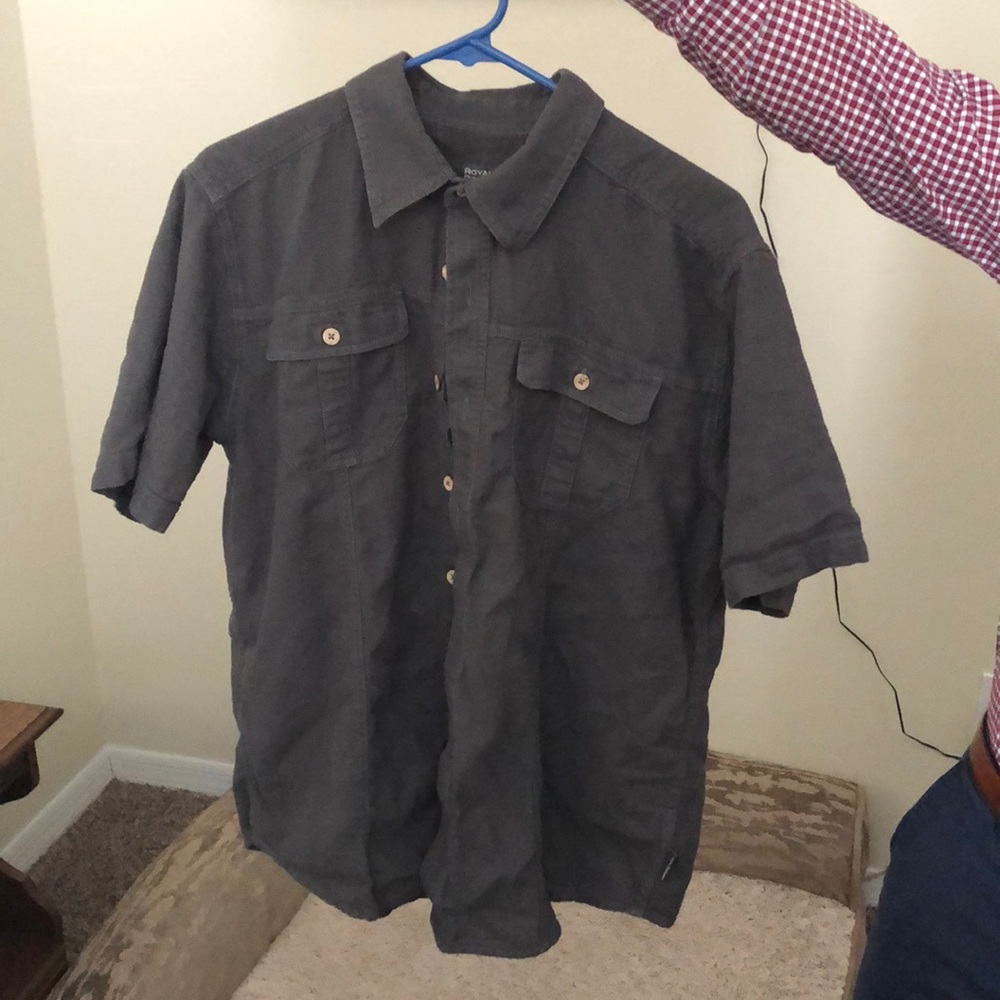 Short sleeve button down